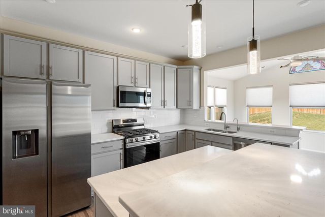 77 SIGNAL KNOB COTTAGE DR, Strasburg, VA 22657