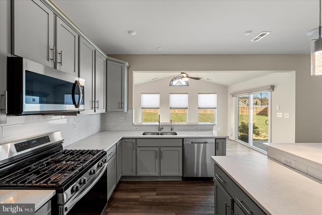 77 SIGNAL KNOB COTTAGE DR, Strasburg, VA 22657