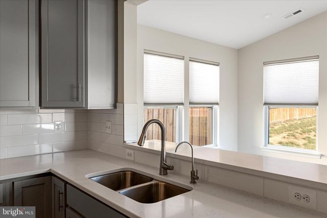 77 SIGNAL KNOB COTTAGE DR, Strasburg, VA 22657