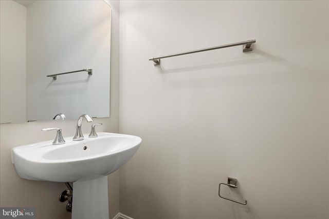 77 SIGNAL KNOB COTTAGE DR, Strasburg, VA 22657