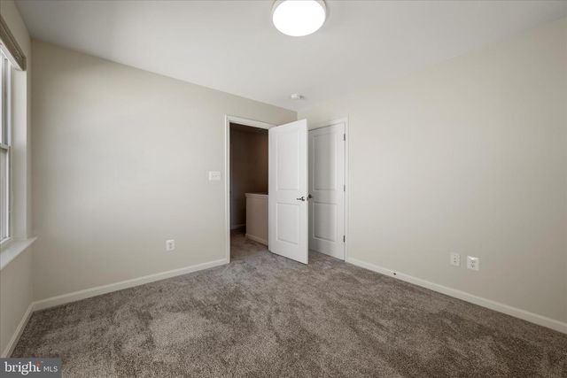 77 SIGNAL KNOB COTTAGE DR, Strasburg, VA 22657