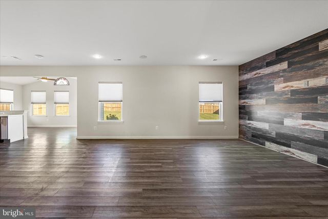 77 SIGNAL KNOB COTTAGE DR, Strasburg, VA 22657