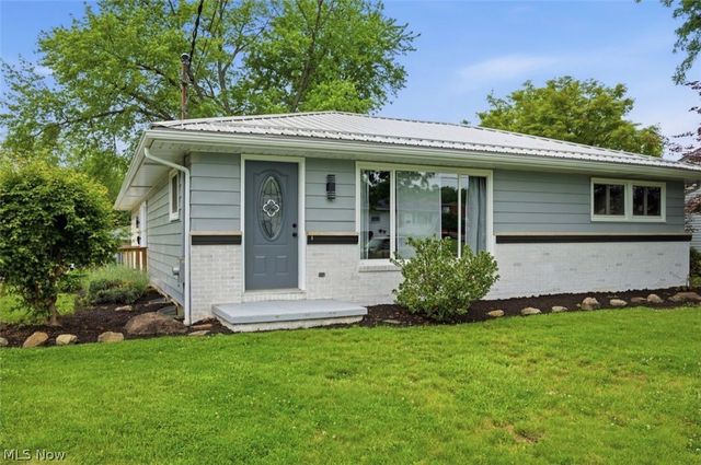 1104 Gary Avenue, Girard, OH 44420