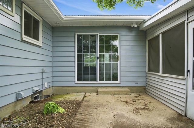 1104 Gary Avenue, Girard, OH 44420