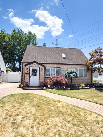2 Irvington Street, Valley Stream, NY 11581
