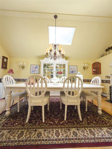 2 Irvington Street, Valley Stream, NY 11581
