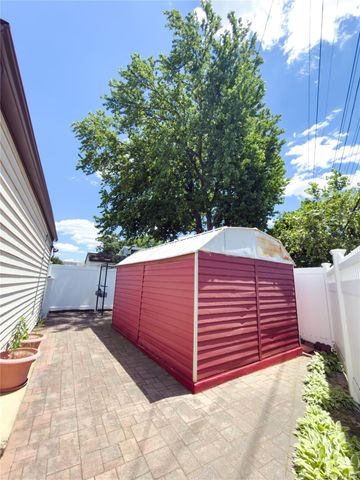 2 Irvington Street, Valley Stream, NY 11581