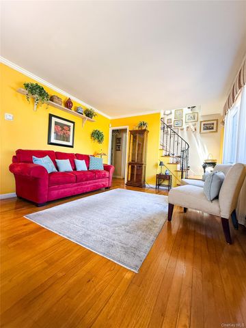 2 Irvington Street, Valley Stream, NY 11581
