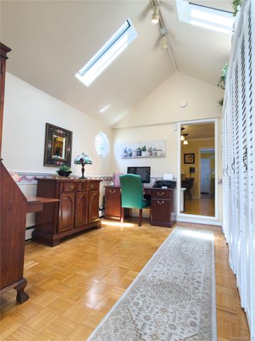2 Irvington Street, Valley Stream, NY 11581