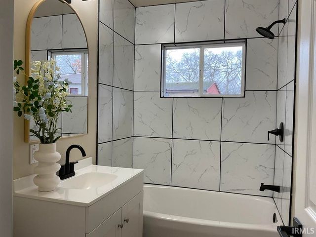 3709 Ardmore Trail, South Bend, IN 46628