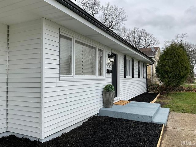 3709 Ardmore Trail, South Bend, IN 46628
