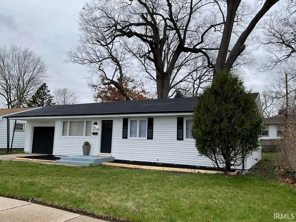 3709 Ardmore Trail, South Bend, IN 46628