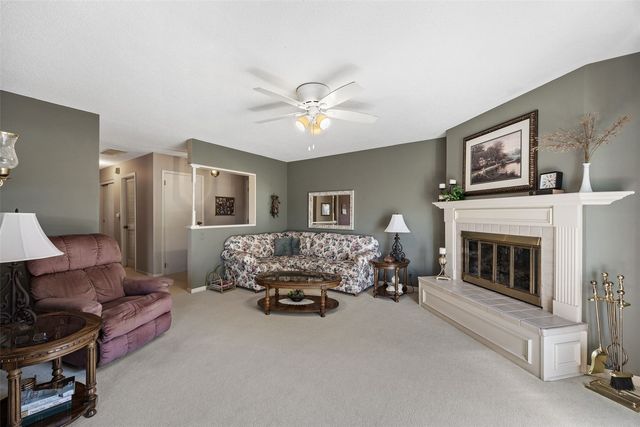 4019 Lexington Drive NE D, Cedar Rapids, IA 52402