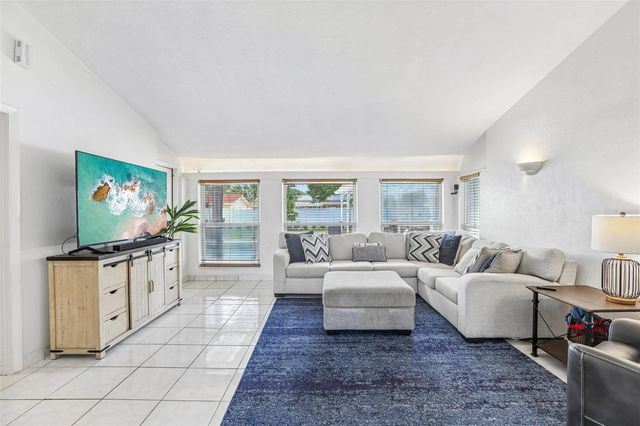 2709 49TH STREET N, St Petersburg, FL 33710