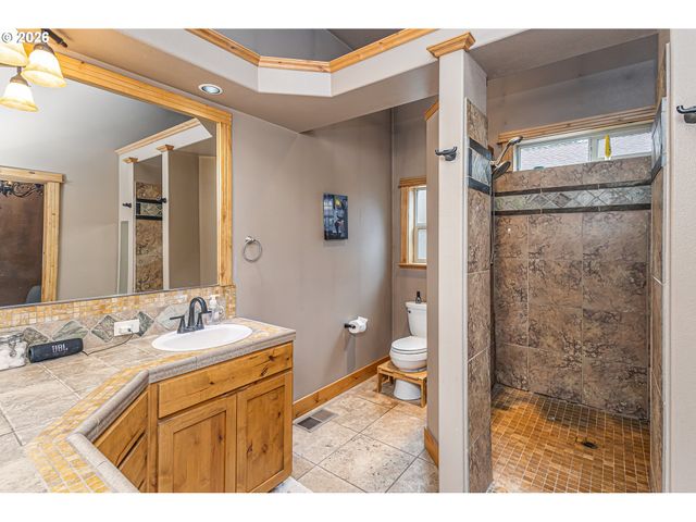 15784 LAVA Dr, La Pine, OR 97739