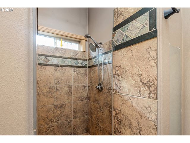 15784 LAVA Dr, La Pine, OR 97739