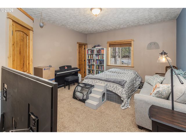 15784 LAVA Dr, La Pine, OR 97739