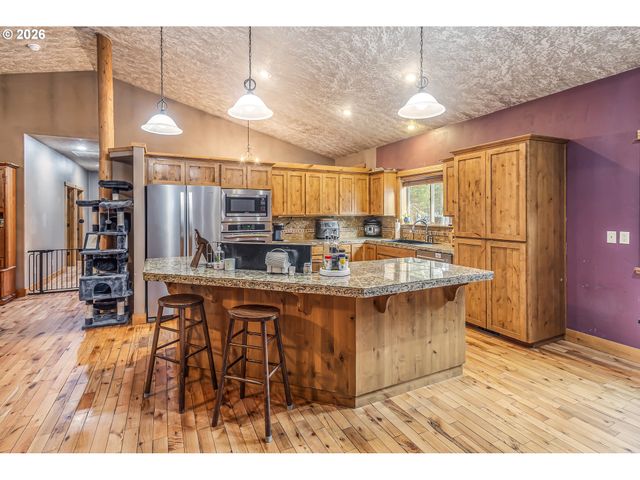 15784 LAVA Dr, La Pine, OR 97739