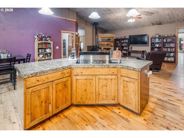 15784 LAVA Dr, La Pine, OR 97739