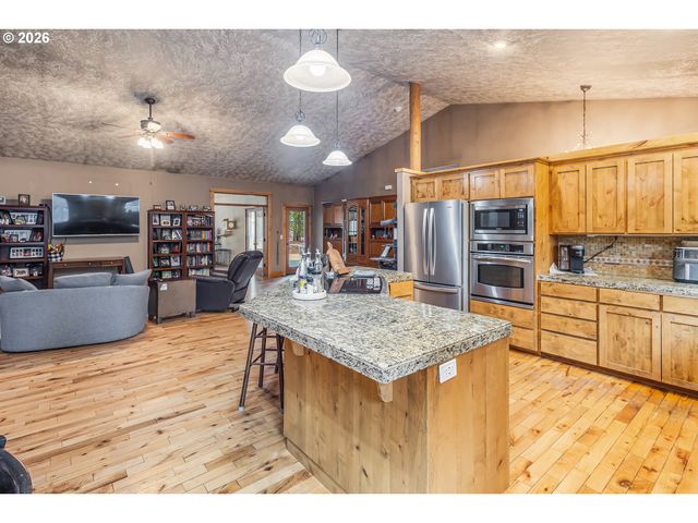15784 LAVA Dr, La Pine, OR 97739