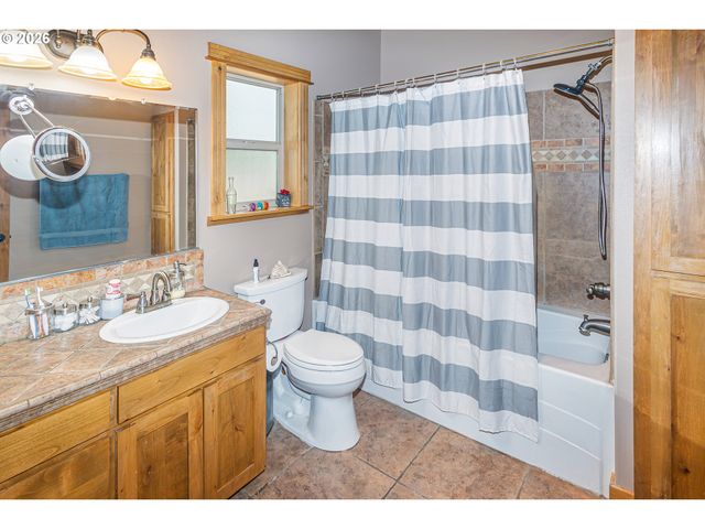15784 LAVA Dr, La Pine, OR 97739