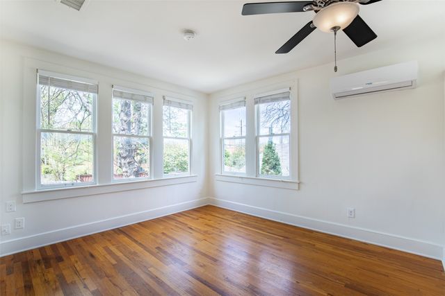 415 N Winnetka Avenue, Dallas, TX 75208