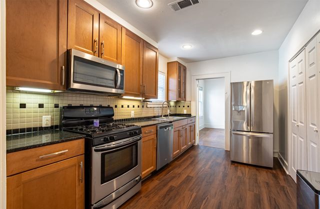 415 N Winnetka Avenue, Dallas, TX 75208