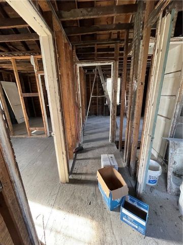 1617 Mcbride St, Lincoln Place, PA 15207