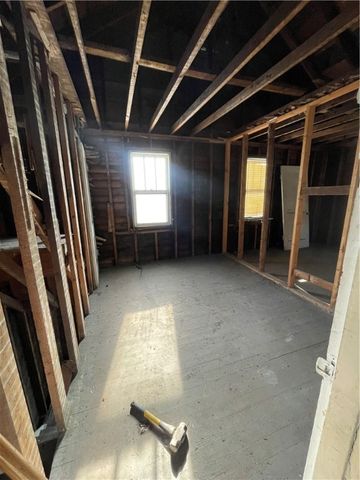 1617 Mcbride St, Lincoln Place, PA 15207