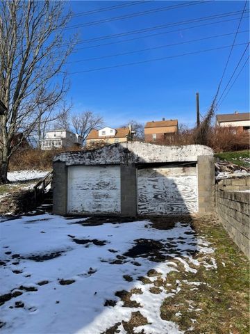 1617 Mcbride St, Lincoln Place, PA 15207