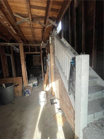 1617 Mcbride St, Lincoln Place, PA 15207