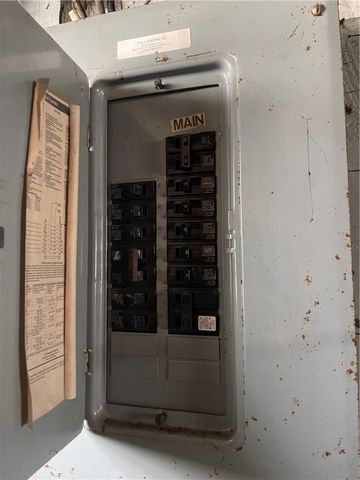 1617 Mcbride St, Lincoln Place, PA 15207