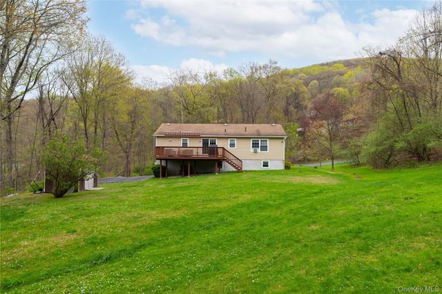 25 Boswell Road, Putnam Valley, NY 10579