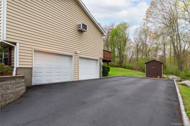 25 Boswell Road, Putnam Valley, NY 10579