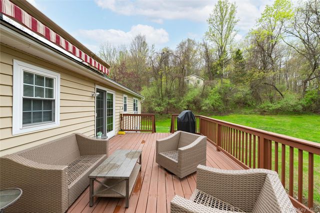 25 Boswell Road, Putnam Valley, NY 10579