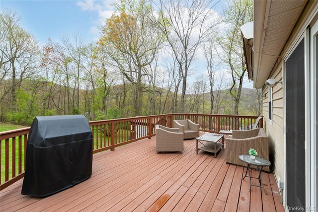 25 Boswell Road, Putnam Valley, NY 10579