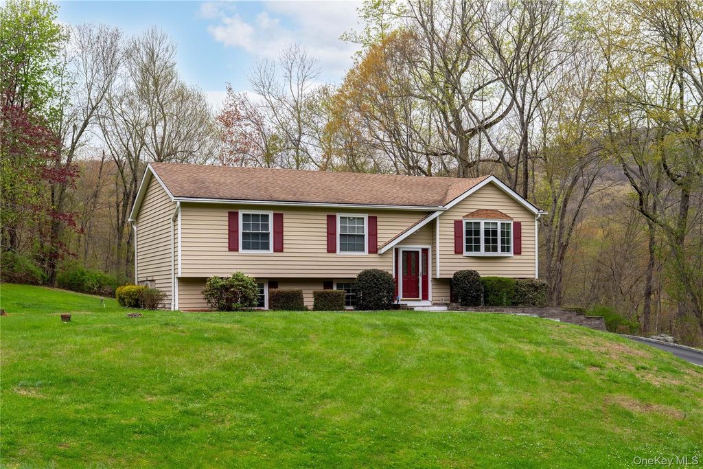 25 Boswell Road, Putnam Valley, NY 10579