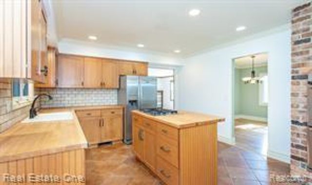 30882 Oak Valley Drive, Farmington Hills, MI 48331