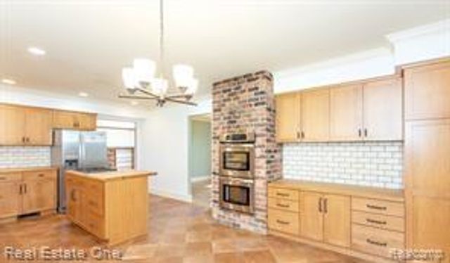 30882 Oak Valley Drive, Farmington Hills, MI 48331