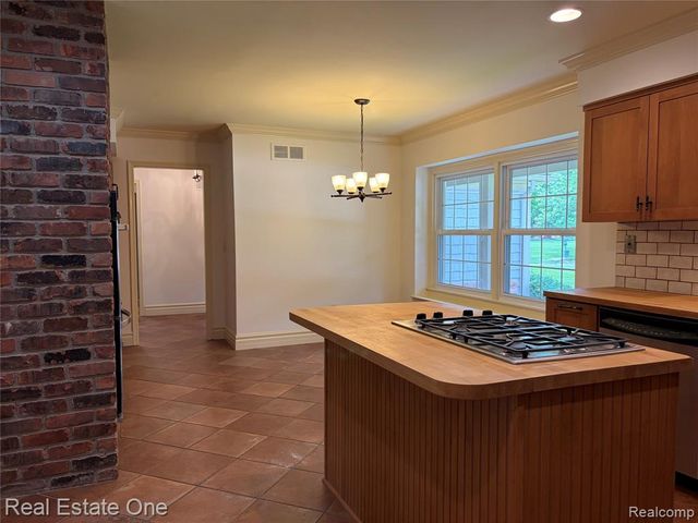 30882 Oak Valley Drive, Farmington Hills, MI 48331