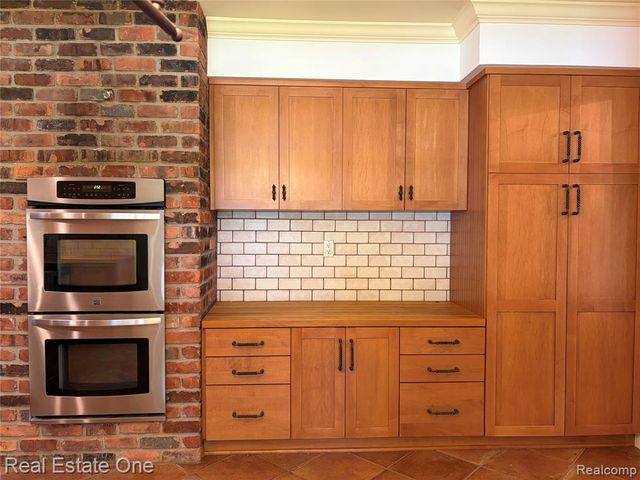 30882 Oak Valley Drive, Farmington Hills, MI 48331