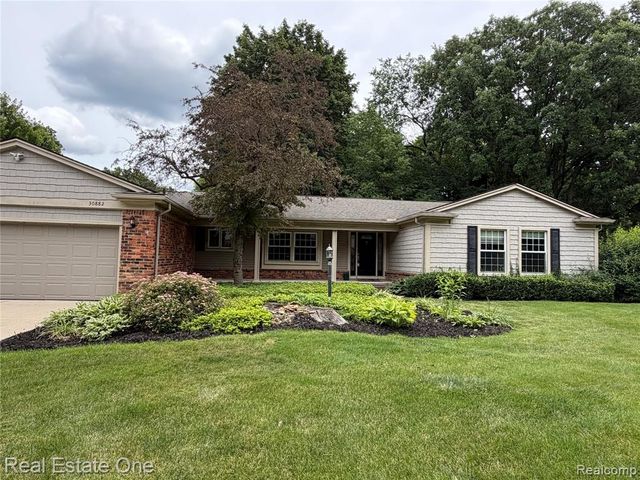 30882 Oak Valley Drive, Farmington Hills, MI 48331