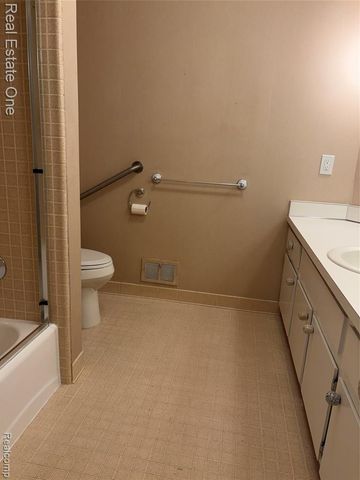 30882 Oak Valley Drive, Farmington Hills, MI 48331