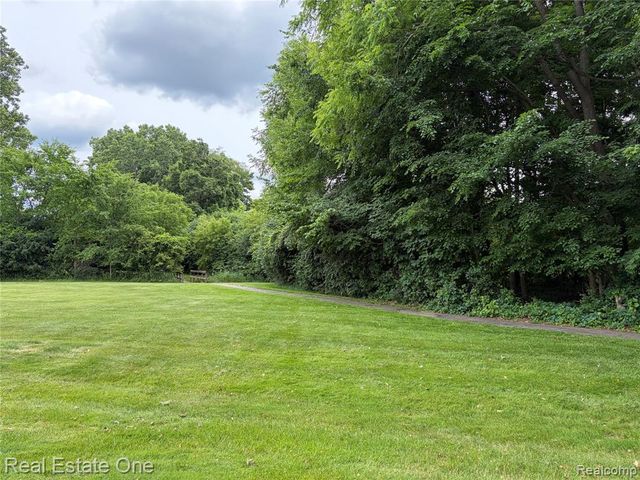 30882 Oak Valley Drive, Farmington Hills, MI 48331