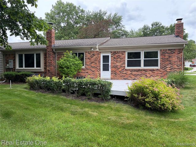 30882 Oak Valley Drive, Farmington Hills, MI 48331