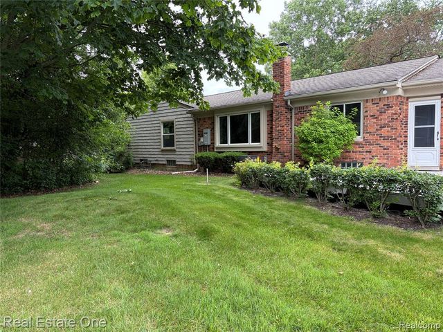 30882 Oak Valley Drive, Farmington Hills, MI 48331