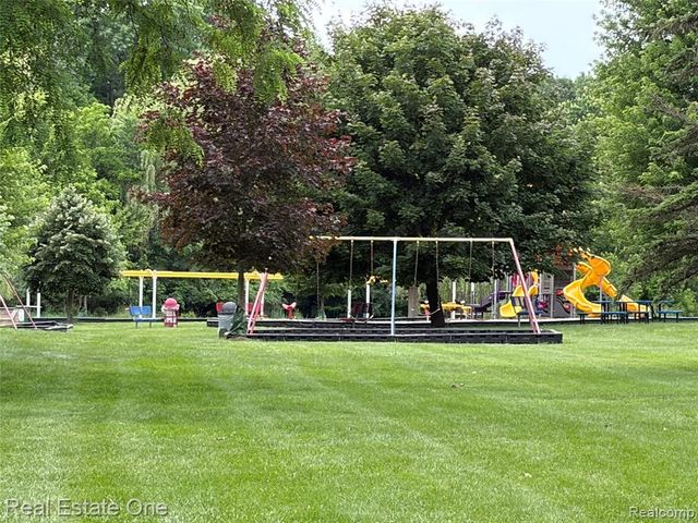 30882 Oak Valley Drive, Farmington Hills, MI 48331