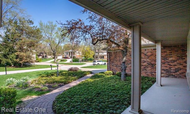 30882 Oak Valley Drive, Farmington Hills, MI 48331