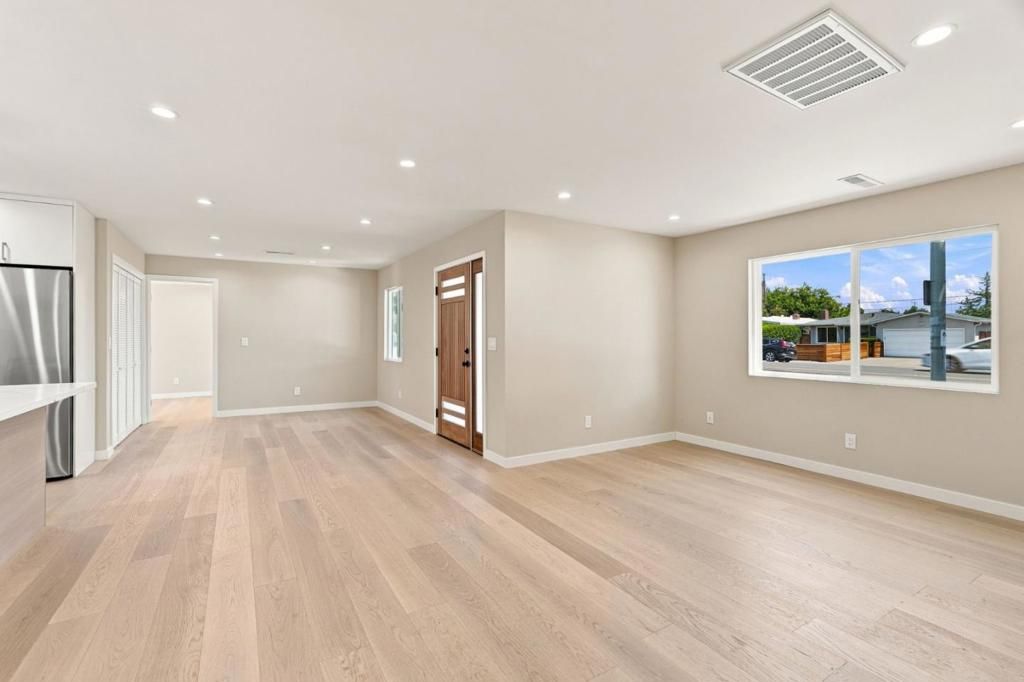 Image 10 of property listing at 1150 Kiely Boulevard, Santa Clara, CA 95051