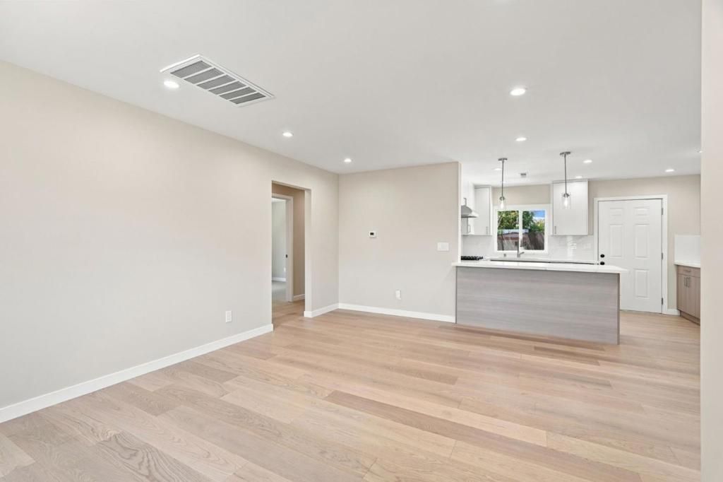 Image 11 of property listing at 1150 Kiely Boulevard, Santa Clara, CA 95051